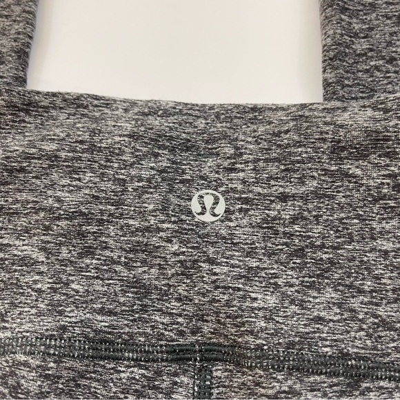 Lululemon Run Turn Around Tight Ruched High Rise in Size 6 - Picture 7 of 12